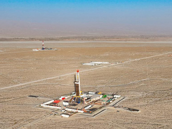 The Tarim Oilfield has put more than 100 new wells into production this year.(图1)